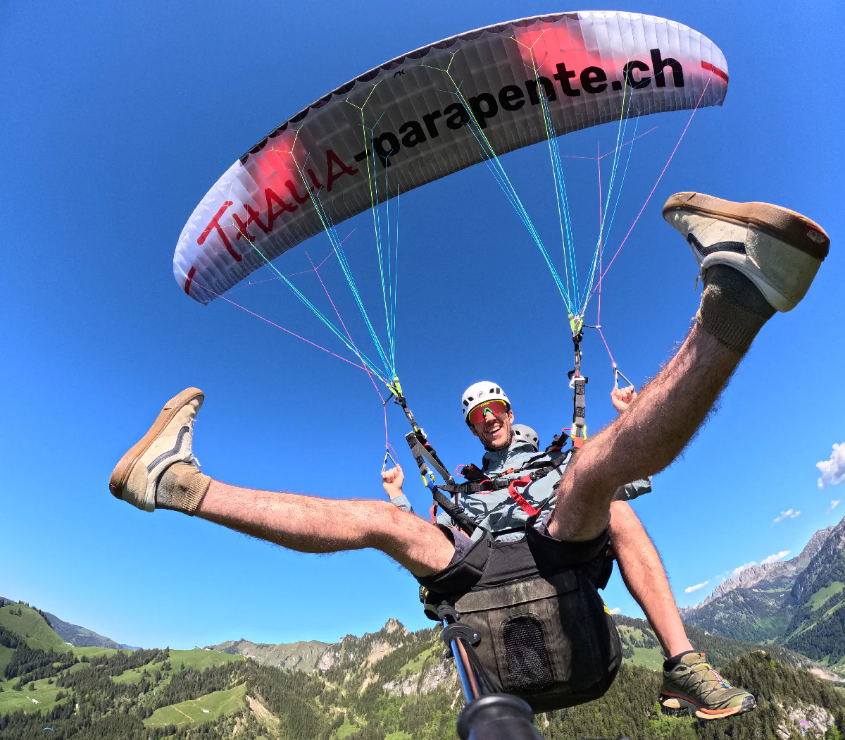 Baptême de parapente au-dessus de Charmey avec voile pédagogique Thalia Parapente